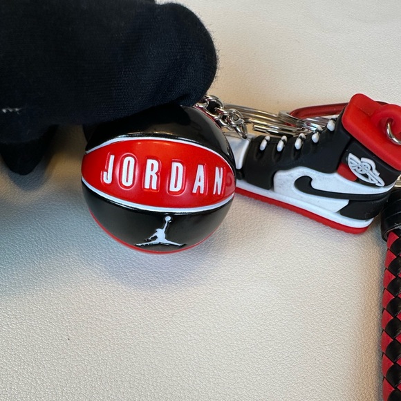 Brand New NBA Basketball and Sneaker Keychain. - Picture 7 of 7